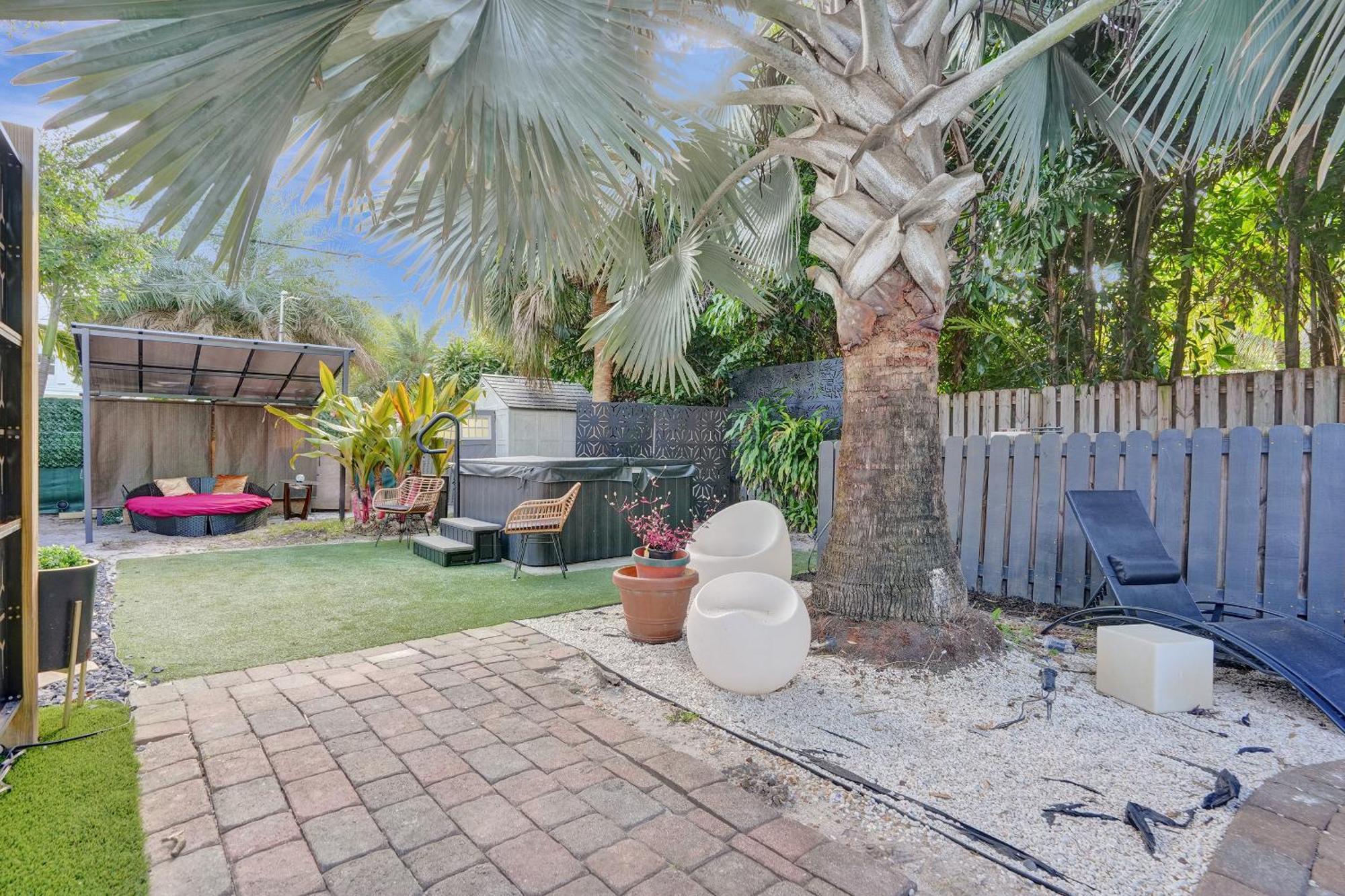 Kiki 3 - Men'S Clothing Optional Guest Houses Wilton Manors Экстерьер фото