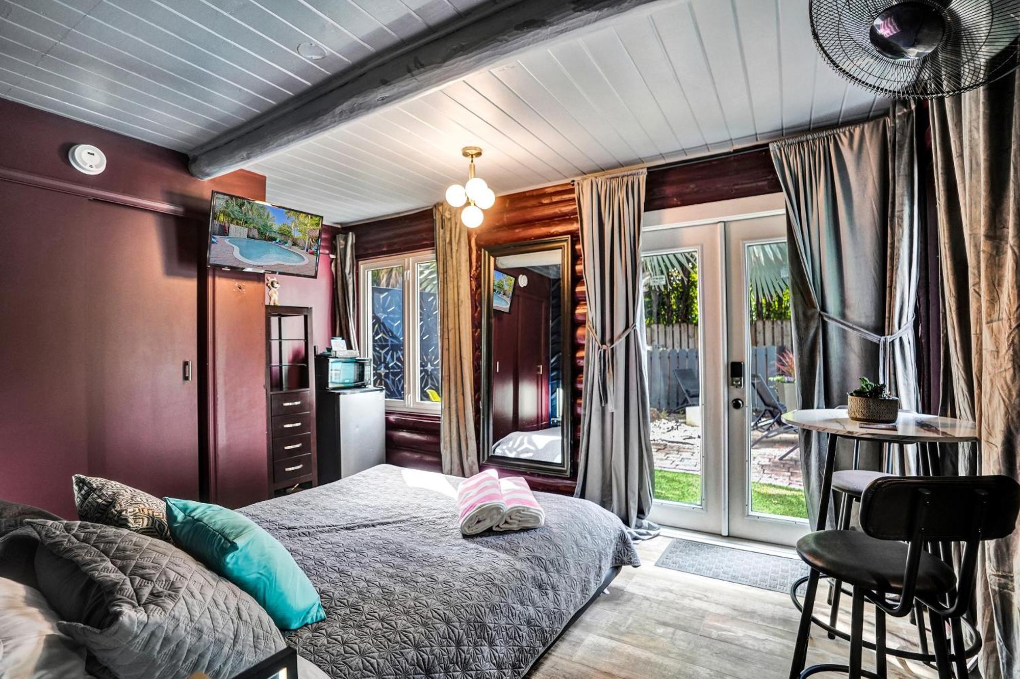 Kiki 3 - Men'S Clothing Optional Guest Houses Wilton Manors Экстерьер фото
